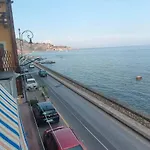 Apartment A Stones Throw From The Sea *