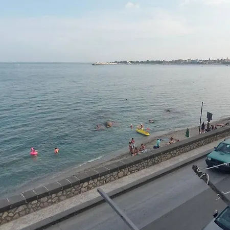 A Stones Throw From The Sea Apartment Giardini-Naxos