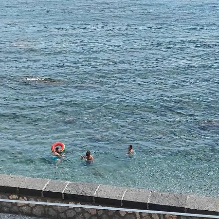 A Stones Throw From The Sea Apartment Giardini-Naxos
