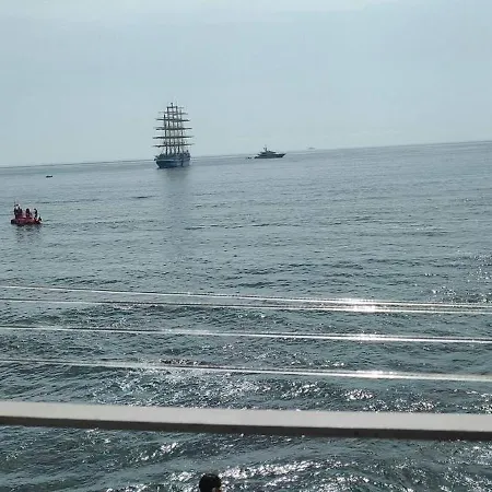 Apartment A Stones Throw From The Sea