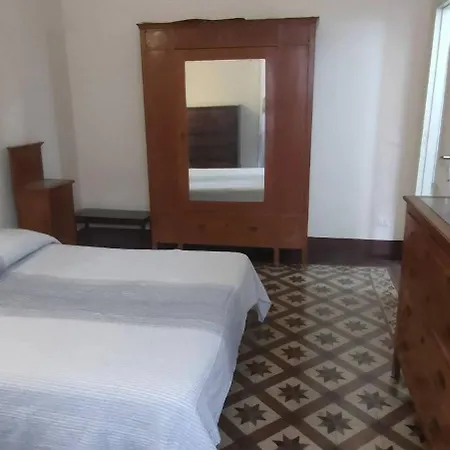 A Stones Throw From The Sea Апартаменты *