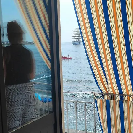 アパート A Stones Throw From The Sea