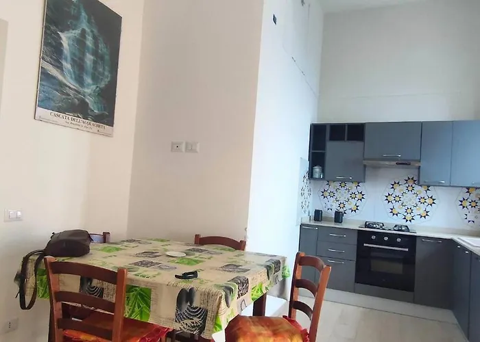 アパート A Stones Throw From The Sea *