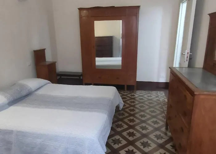 A Stones Throw From The Sea アパート *