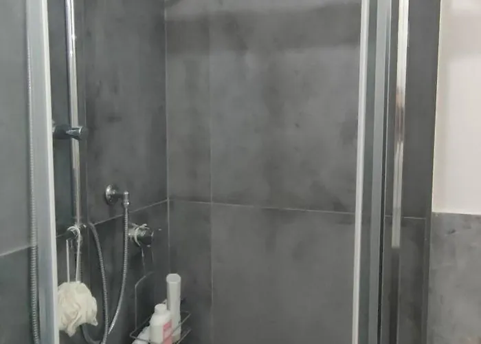 A Stones Throw From The Sea アパート