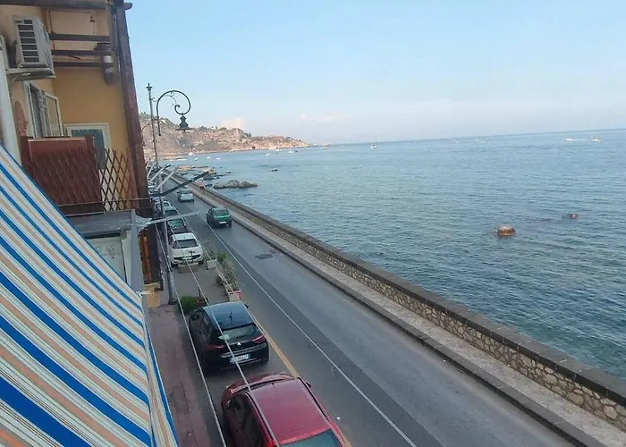 アパート A Stones Throw From The Sea *