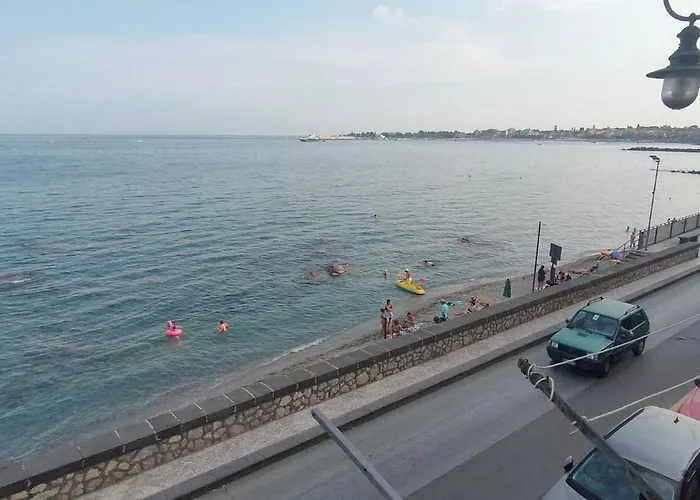 A Stones Throw From The Sea アパート ジャルディーニ・ナクソス