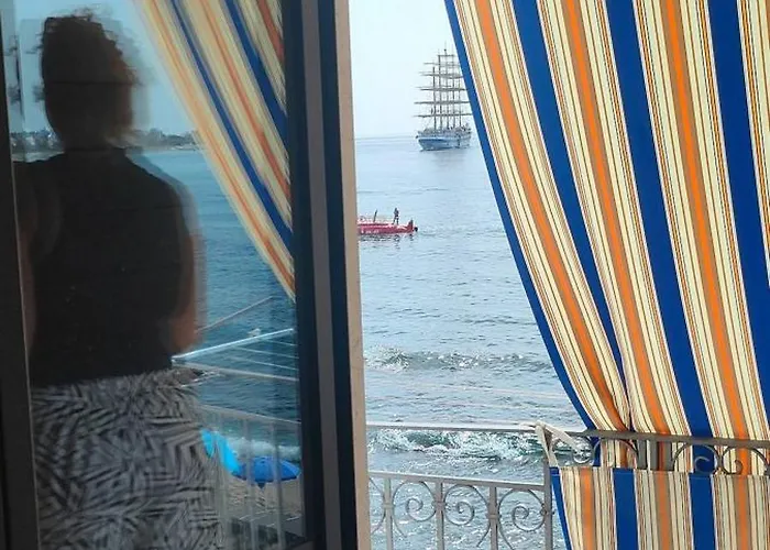 アパート A Stones Throw From The Sea