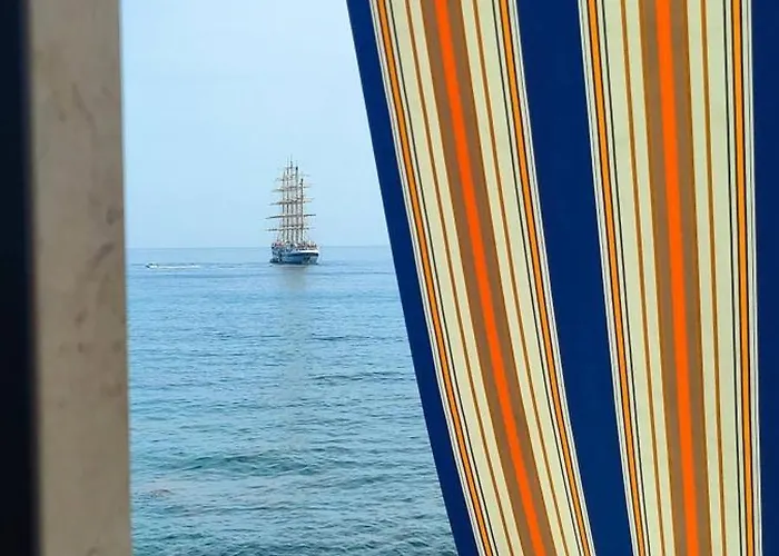 アパート A Stones Throw From The Sea